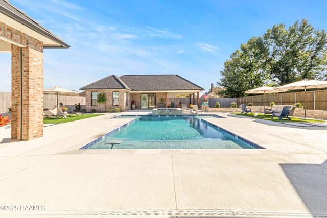 109 Stony Trek Drive, Youngsville, LA 70592