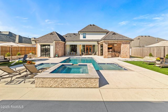 109 Stony Trek Drive, Youngsville, LA 70592