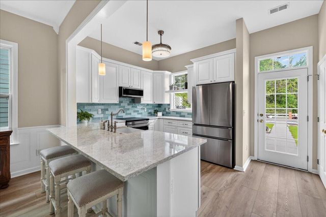 121 Hyacinth Street, Summerville, SC 29483