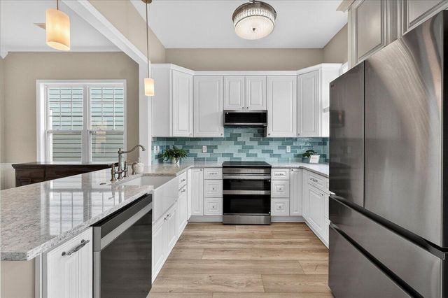 121 Hyacinth Street, Summerville, SC 29483