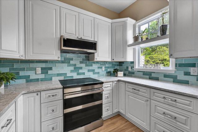 121 Hyacinth Street, Summerville, SC 29483