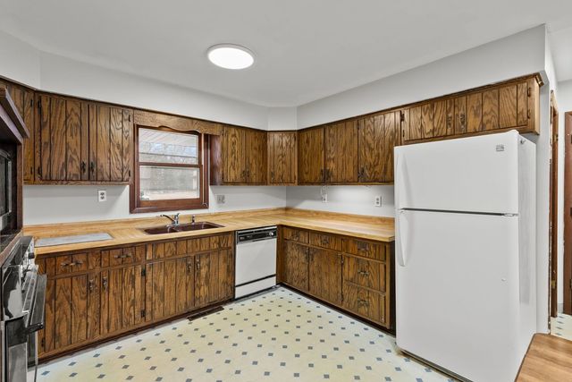 24353 S Valley Drive, Channahon, IL 60410