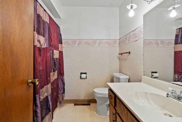 24353 S Valley Drive, Channahon, IL 60410