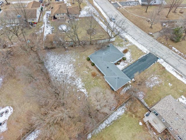 24353 S Valley Drive, Channahon, IL 60410