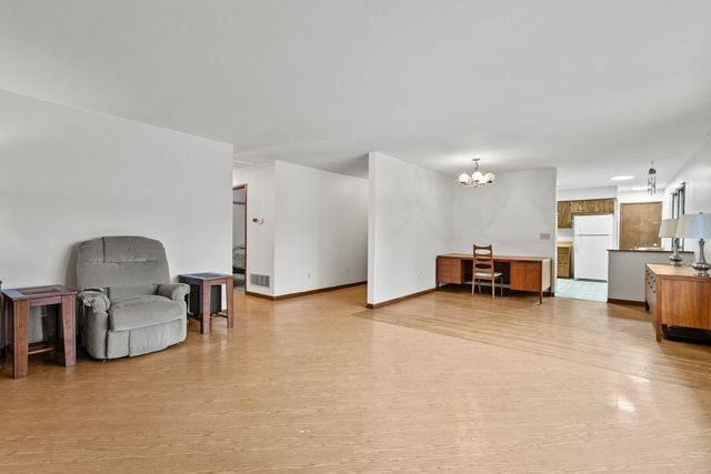 24353 S Valley Drive, Channahon, IL 60410