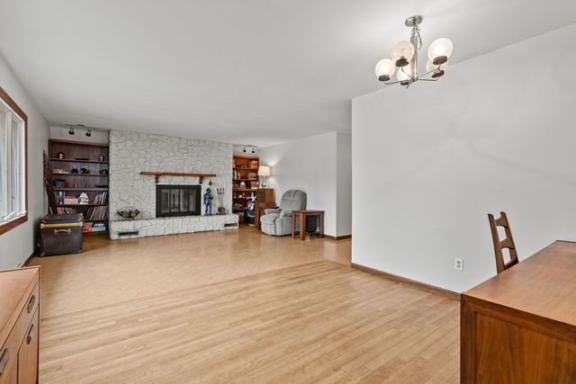 24353 S Valley Drive, Channahon, IL 60410