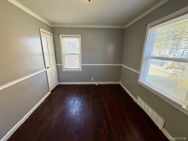 18808 Kingsville Street, Harper Woods, MI 48225