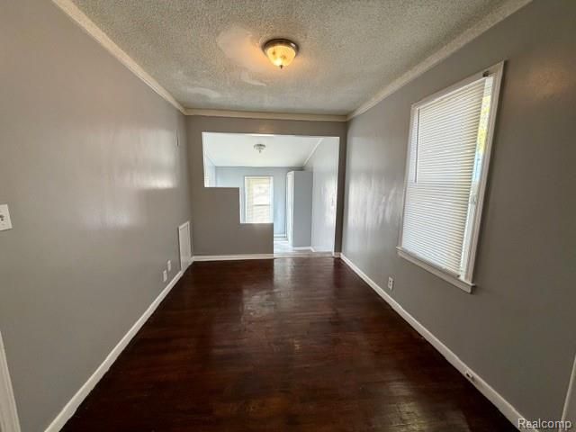 18808 Kingsville Street, Harper Woods, MI 48225