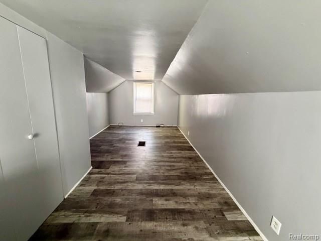 18808 Kingsville Street, Harper Woods, MI 48225