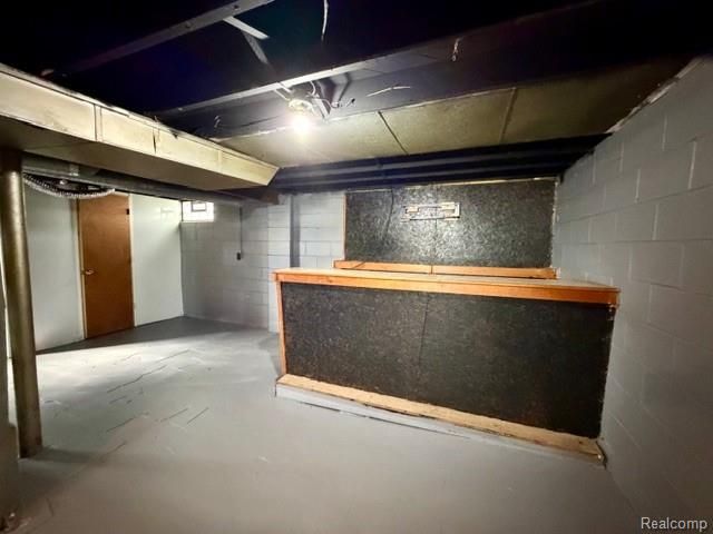 18808 Kingsville Street, Harper Woods, MI 48225