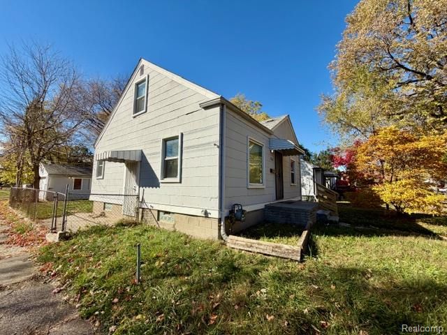 18808 Kingsville Street, Harper Woods, MI 48225