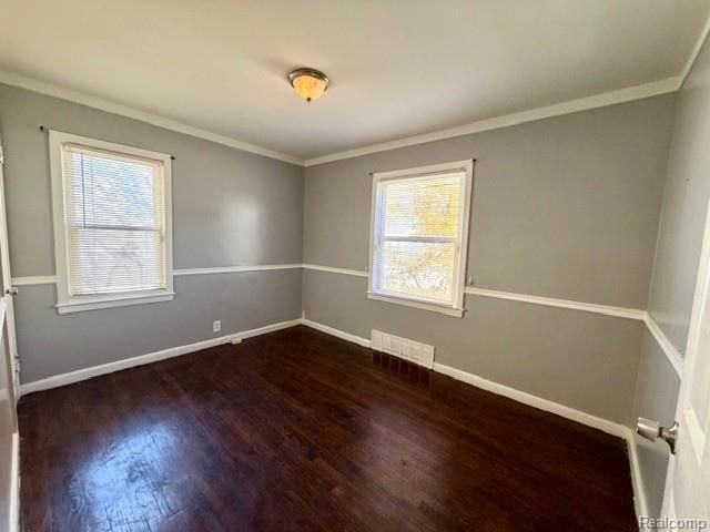 18808 Kingsville Street, Harper Woods, MI 48225