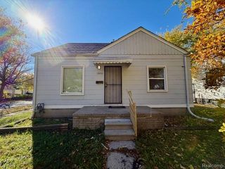 18808 Kingsville Street, Harper Woods, MI 48225