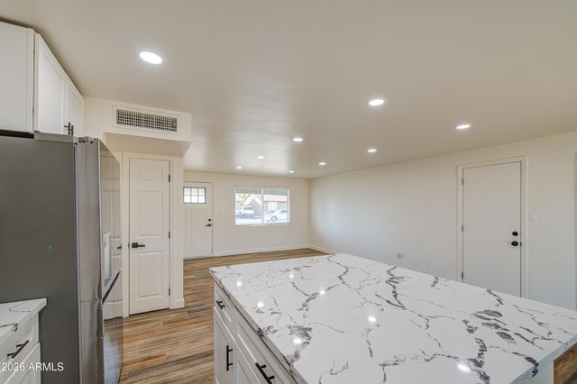 6649 W CAMBRIDGE Avenue, Phoenix, AZ 85035