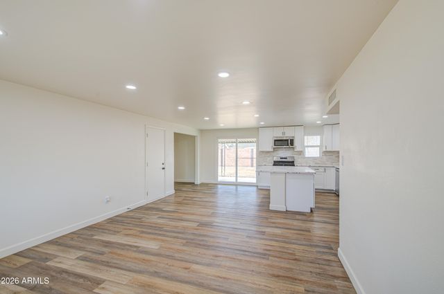 6649 W CAMBRIDGE Avenue, Phoenix, AZ 85035