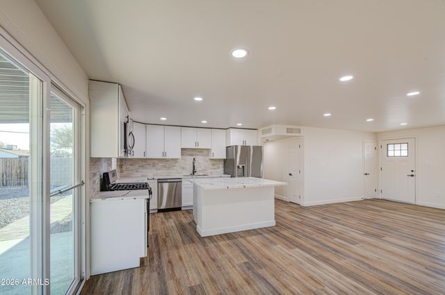 6649 W CAMBRIDGE Avenue, Phoenix, AZ 85035