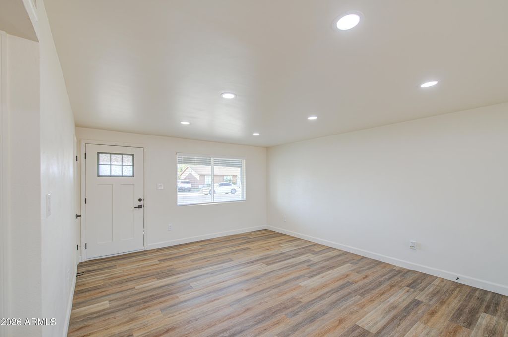 6649 W CAMBRIDGE Avenue, Phoenix, AZ 85035 — photo 2
