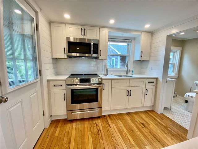 5 Simmons Street 2, Newport, RI 02840