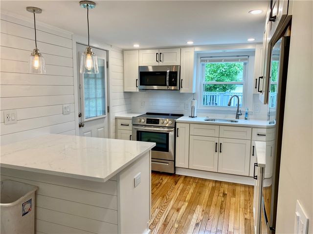 5 Simmons Street 2, Newport, RI 02840