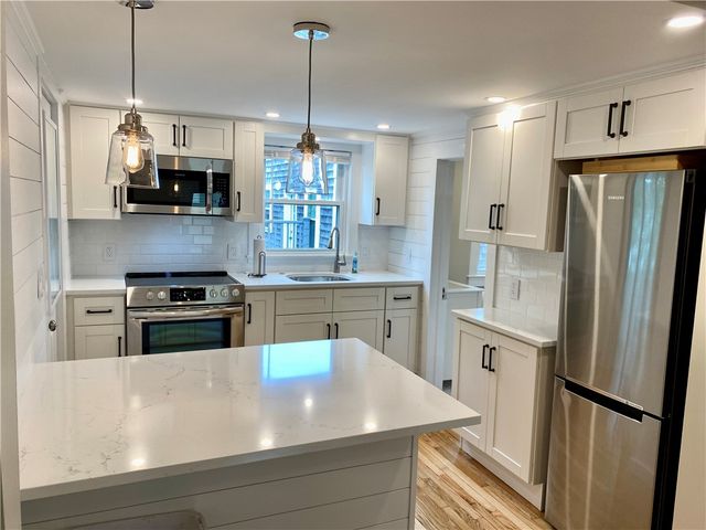 5 Simmons Street 2, Newport, RI 02840