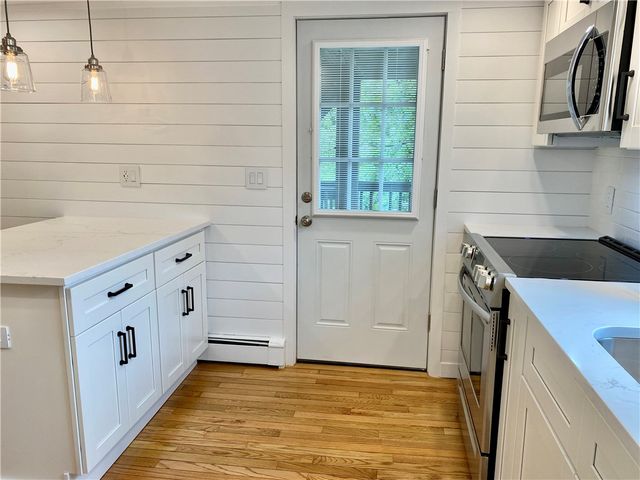 5 Simmons Street 2, Newport, RI 02840