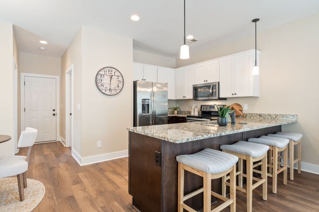 2012 Village Park Cir, Old Hickory, TN 37138