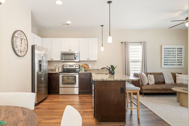 2012 Village Park Cir, Old Hickory, TN 37138