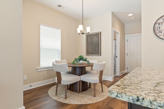 2012 Village Park Cir, Old Hickory, TN 37138