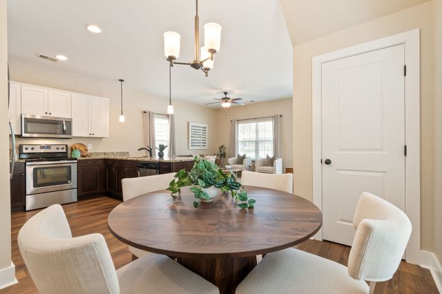 2012 Village Park Cir, Old Hickory, TN 37138