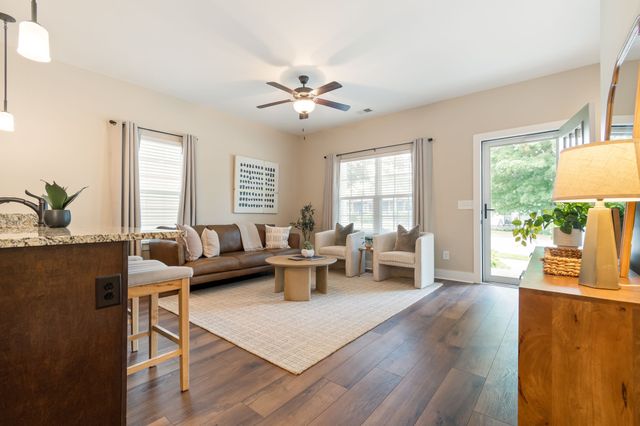 2012 Village Park Cir, Old Hickory, TN 37138
