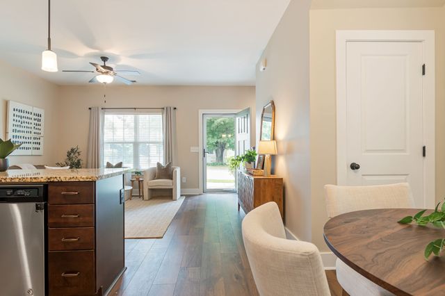 2012 Village Park Cir, Old Hickory, TN 37138