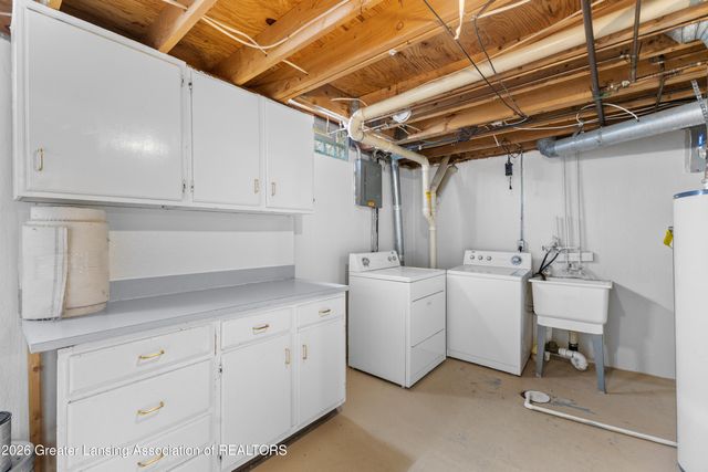 6137 Scotmar Drive, Lansing, MI 48911