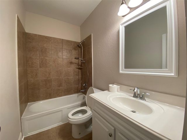 204 Bailey Brook Lane, Dickinson, TX 77539