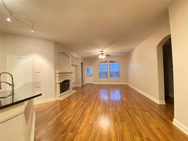 204 Bailey Brook Lane, Dickinson, TX 77539