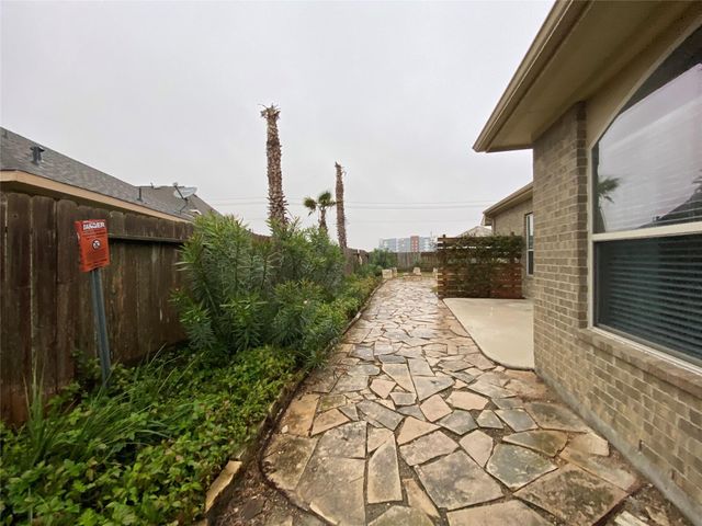 204 Bailey Brook Lane, Dickinson, TX 77539