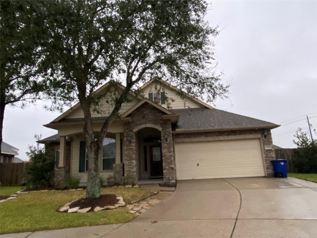 204 Bailey Brook Lane, Dickinson, TX 77539