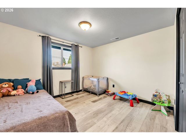 3740 MARSHALL Ave, Eugene, OR 97402