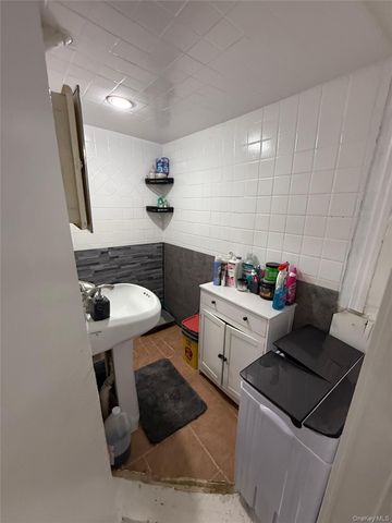 10737 Van Wyck Expressway, Jamaica, NY 11435