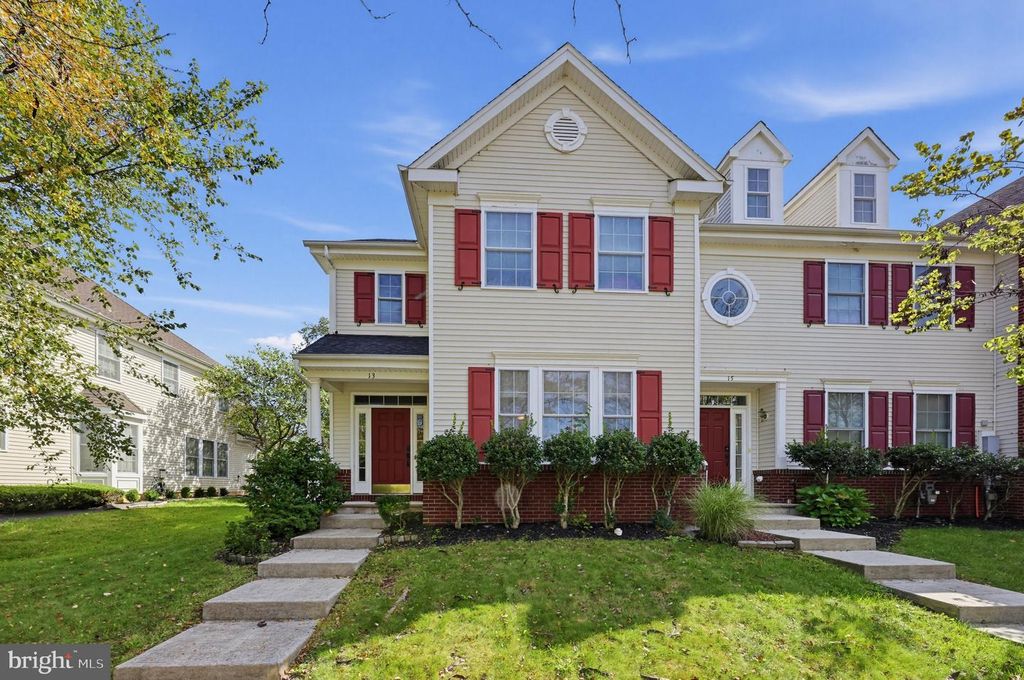 13 HORSESHOE PL, CHESTERFIELD, NJ 08515 — exterior