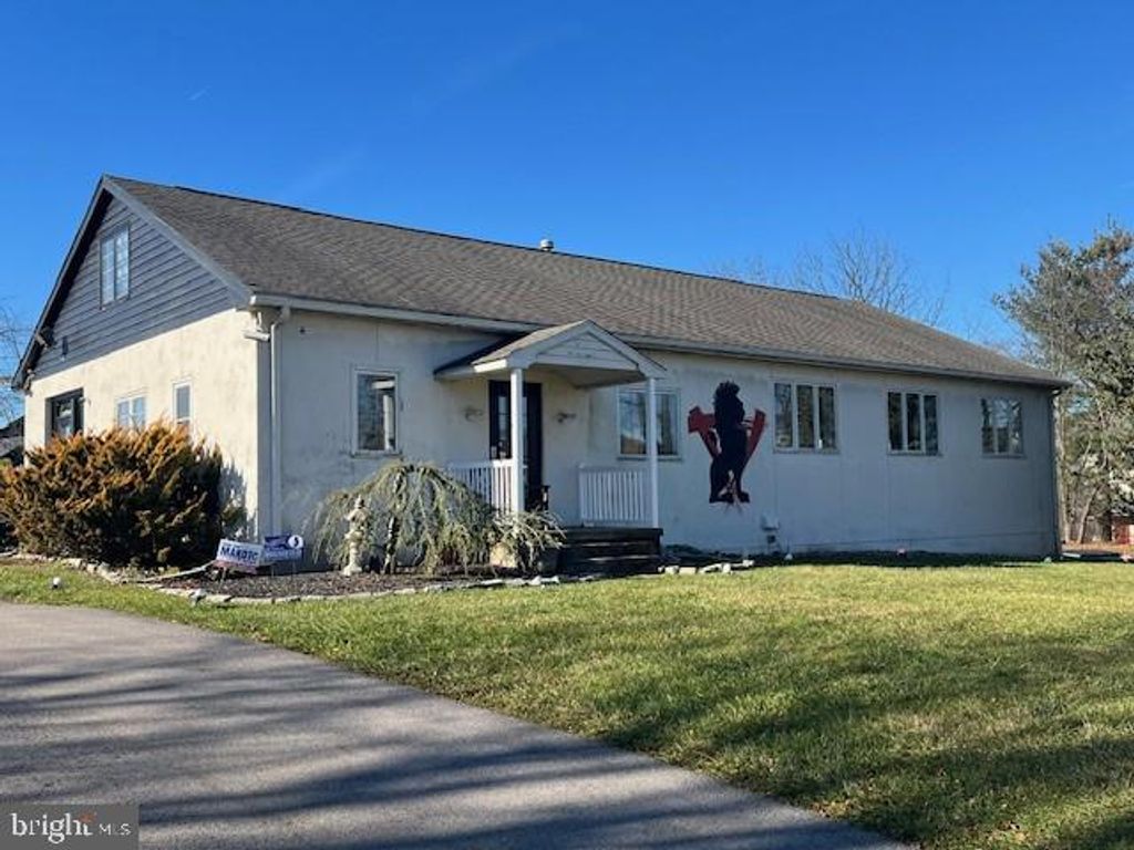 8 N VILLAGE AVE, Exton, PA 19341