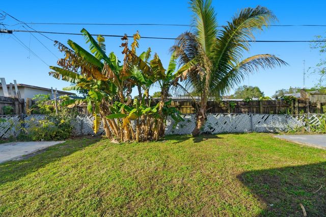 5649 SW 36th Court, West Park, FL 33023