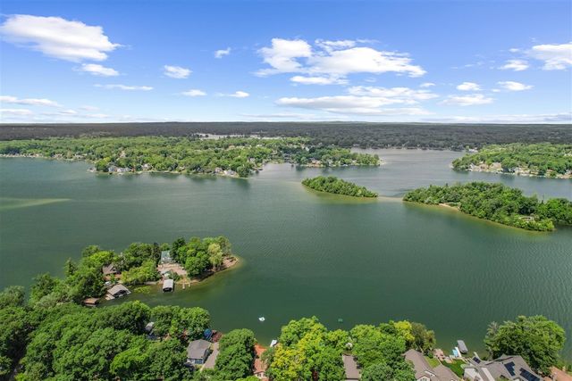 4325 Oakguard Drive, White Lake, MI 48383