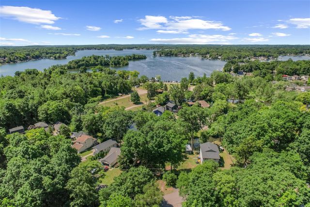 4325 Oakguard Drive, White Lake, MI 48383