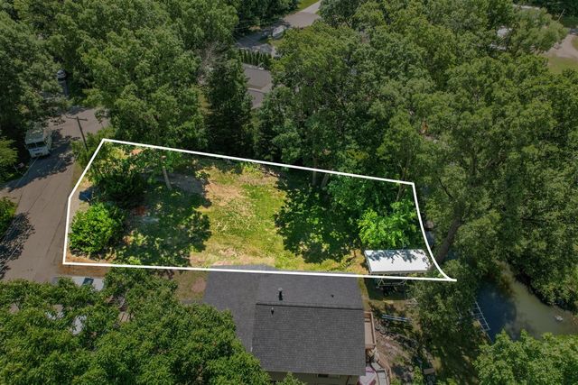4325 Oakguard Drive, White Lake, MI 48383