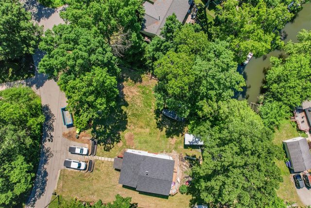4325 Oakguard Drive, White Lake, MI 48383