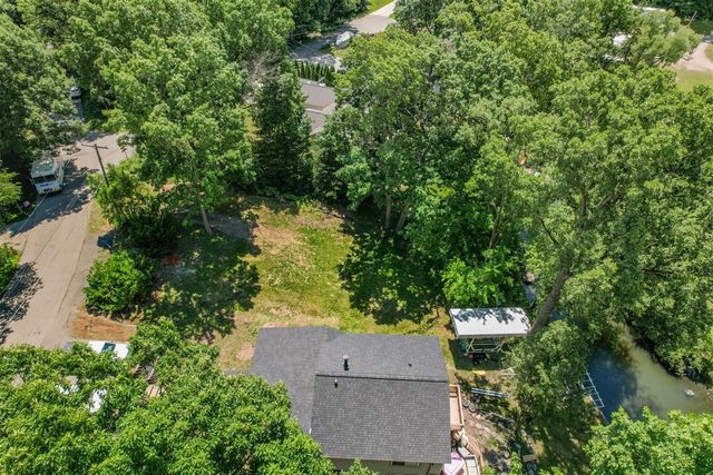4325 Oakguard Drive, White Lake, MI 48383