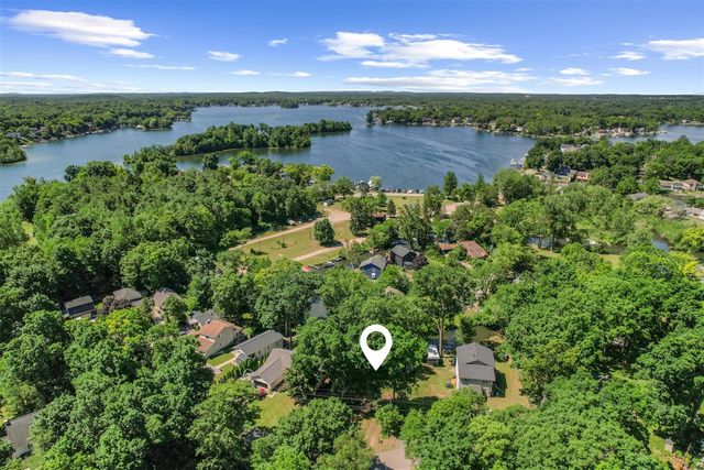 4325 Oakguard Drive, White Lake, MI 48383