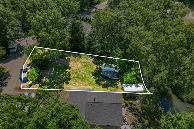 4325 Oakguard Drive, White Lake, MI 48383