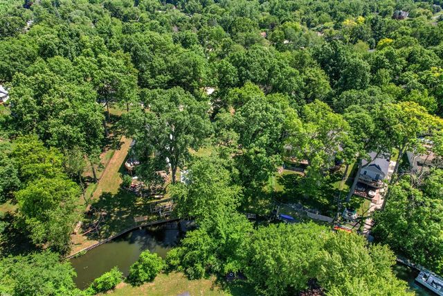 4325 Oakguard Drive, White Lake, MI 48383