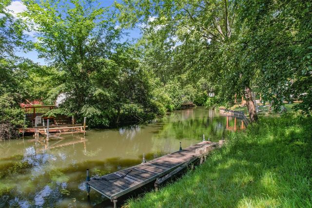 4325 Oakguard Drive, White Lake, MI 48383